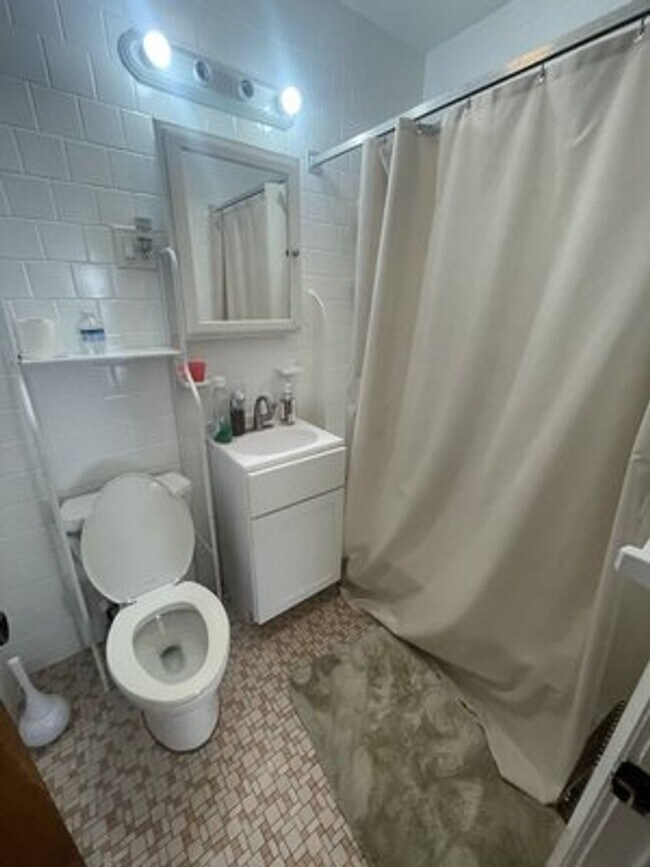 Building Photo - Bright & Spacious 1-Bedroom with Heat & Hot Water Included – Pet Friendly!
