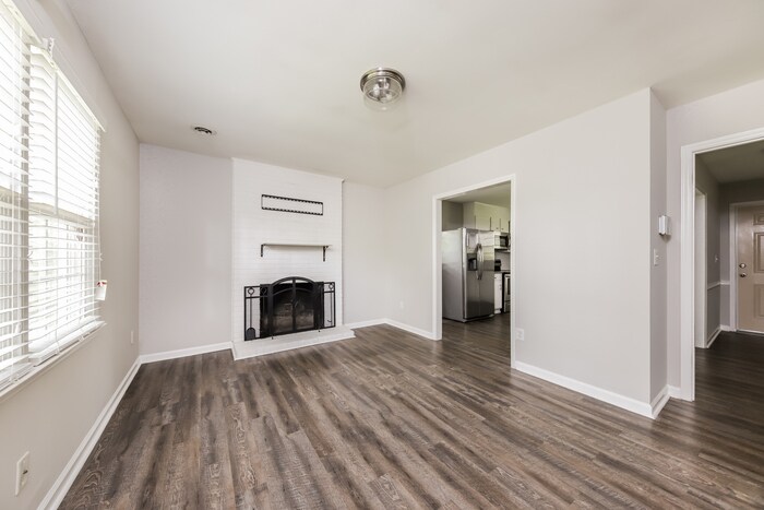 Building Photo - 1301 Yardley Terrace