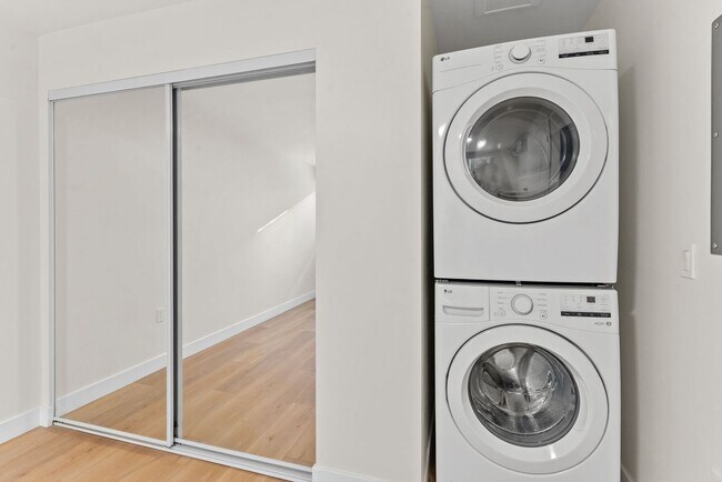 Building Photo - 2735 Broadway-4