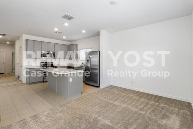 Building Photo - Big Space, Big Backyard, Big Move in special!
