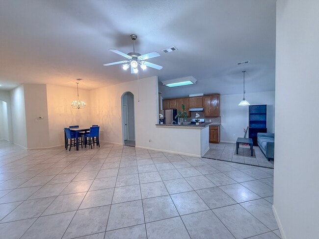 Building Photo - 8027 Daylilly Creek Dr