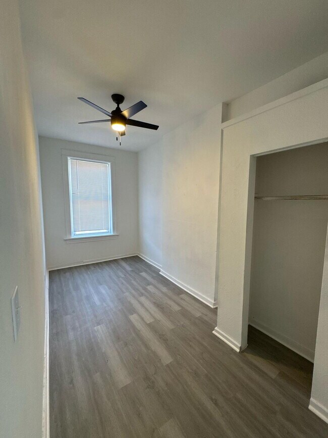 Building Photo - 4005 S Grand Blvd