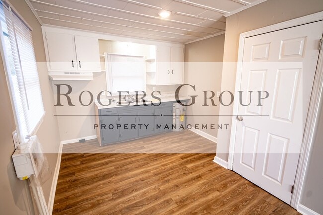 Building Photo - 719 John St