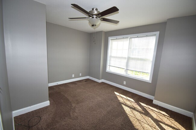 Building Photo - 3 Bedroom Pet Friendly Home For Rent in Chalet Hills!