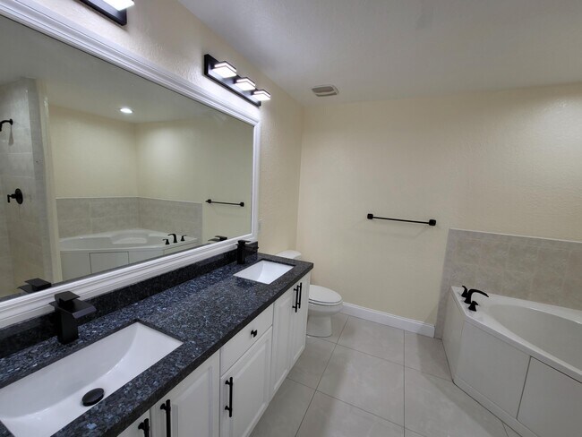 Building Photo - 1772 N Dovetail Dr