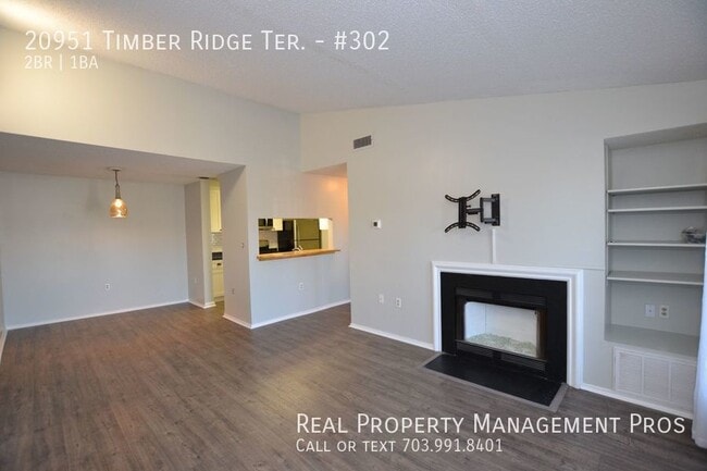 Building Photo - Updated 2 Bedroom Condo In Ashburn Farm Fo...