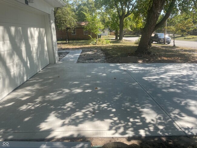 Building Photo - 1416 Miami Ct S