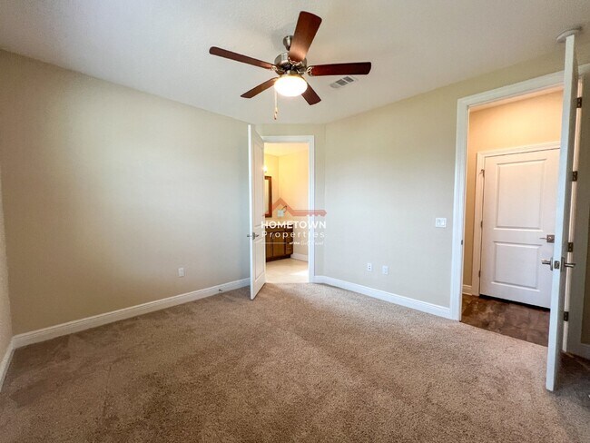Building Photo - Charming Custom-Built Home with Bonus Room...