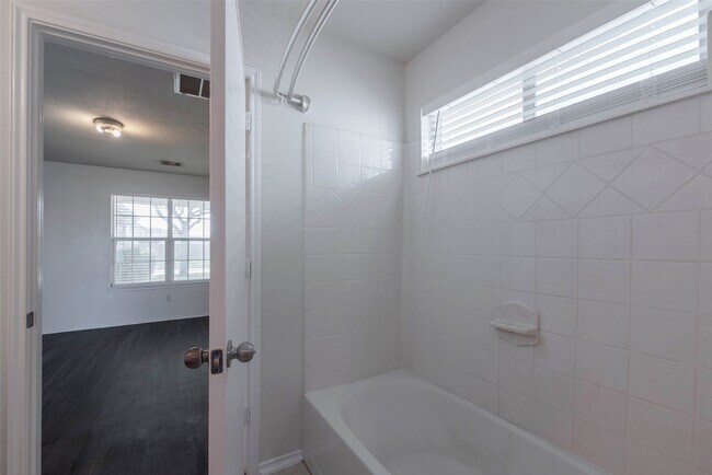 Building Photo - 14423 Benningcrest Ln