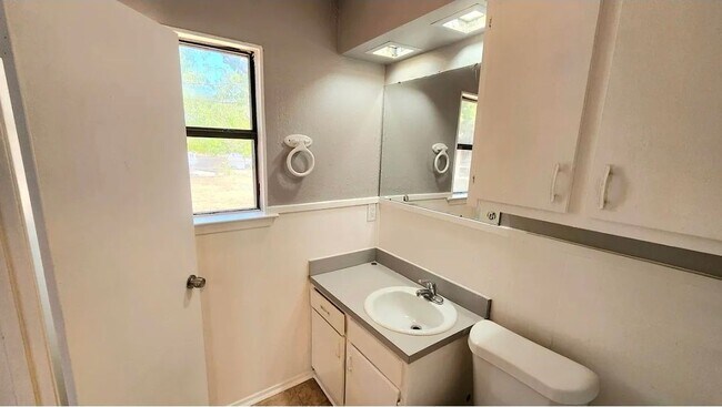 Building Photo - 822 Lakeview Ridge