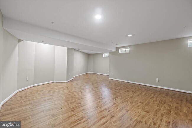 Building Photo - 1106 Pleasant Cir