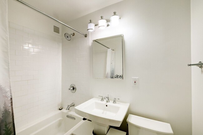 Building Photo - Heart of Dupont Move-in Ready Studio at the Historic Cairo Condominium! Utilities Included!