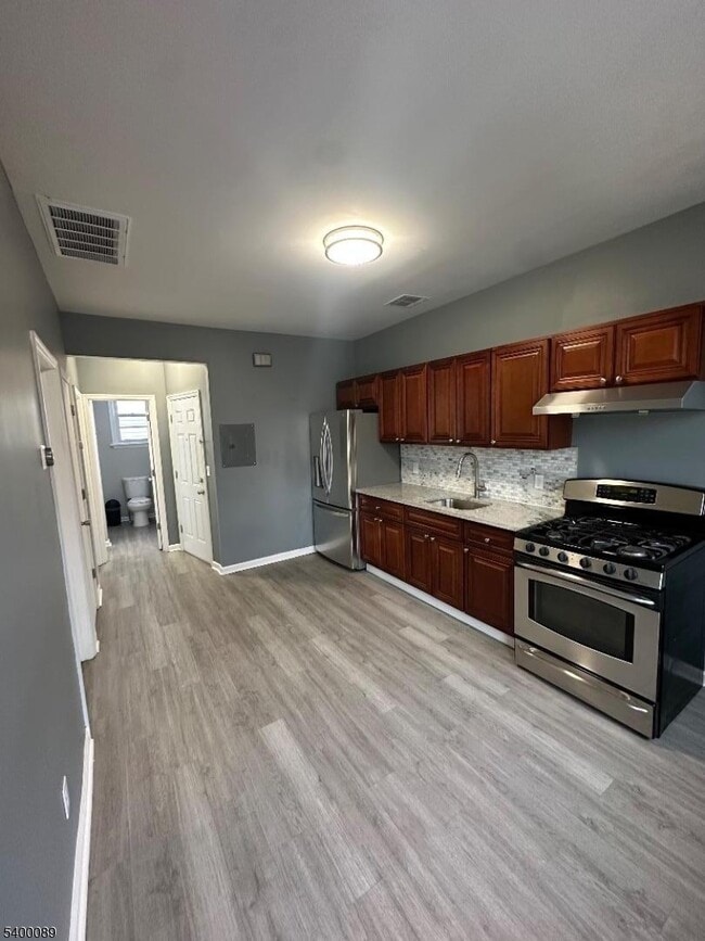 Building Photo - 255-257 E 16th St