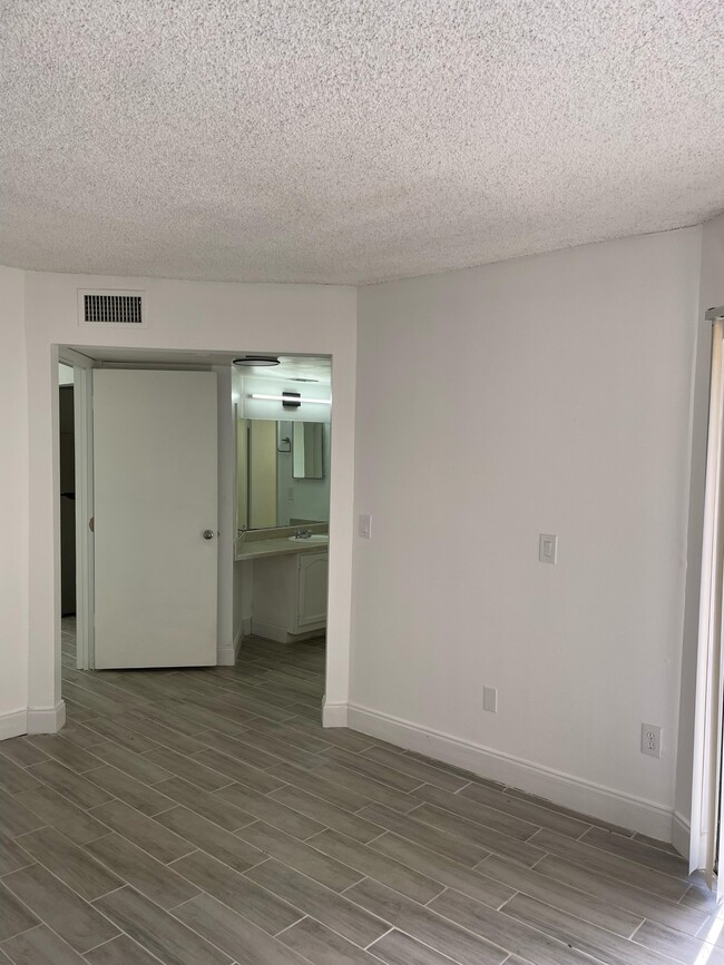 Building Photo - 4364 Aqua Vista Dr
