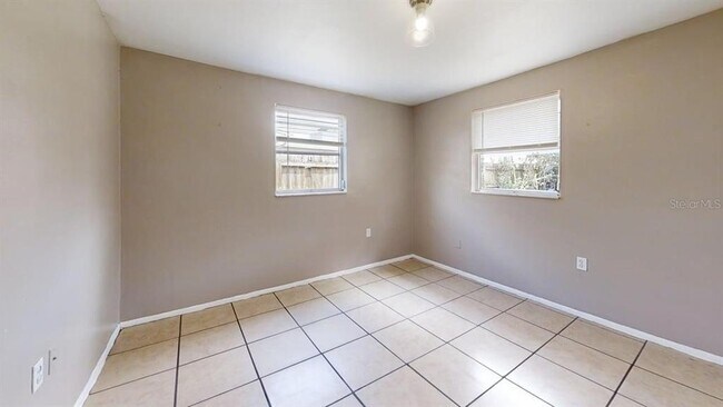 Building Photo - 3136 Huntington Rd