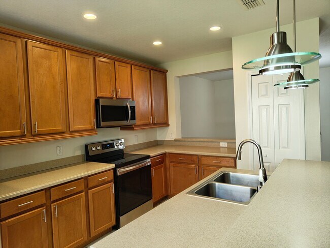Building Photo - Three Bedroom Townhome at Cypress Lakes in Kissimmee