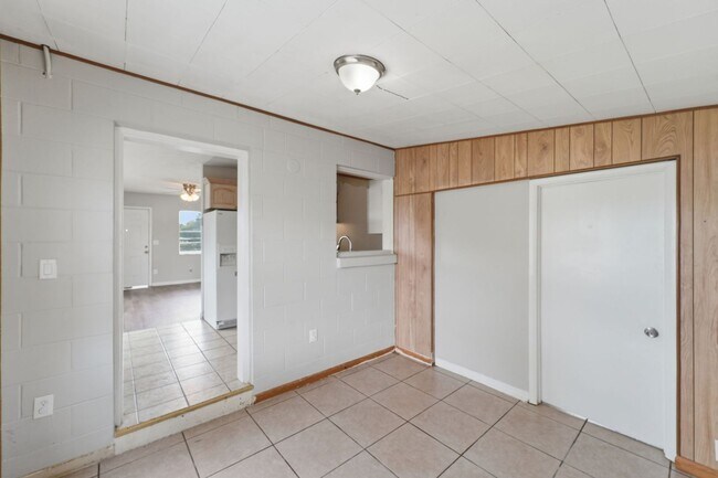 Building Photo - Charming & Spacious 2-Bedroom Home with Modern Finishes and Outdoor Living at 793 Crawford St, De...