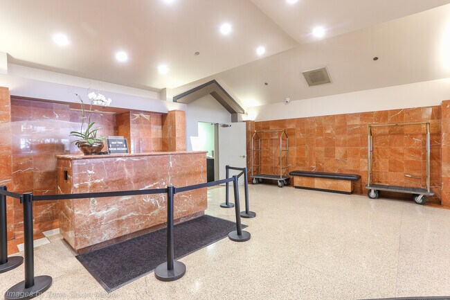 Building Photo - 1212 N La Salle Dr