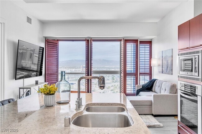 Building Photo - 4471 Dean Martin Dr