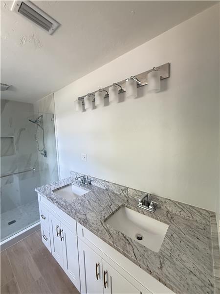 Building Photo - 25356 Pinson Dr
