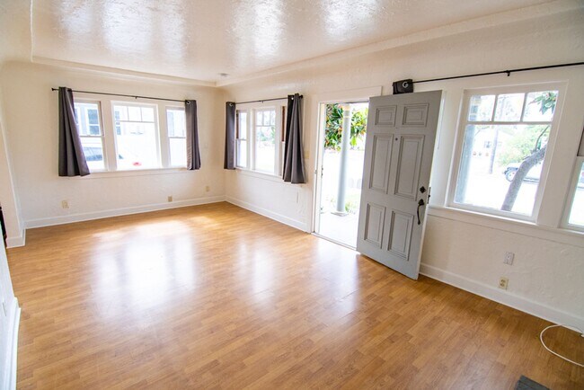 Building Photo - Charming 3-Bedroom Home for Lease in College West, San Diego