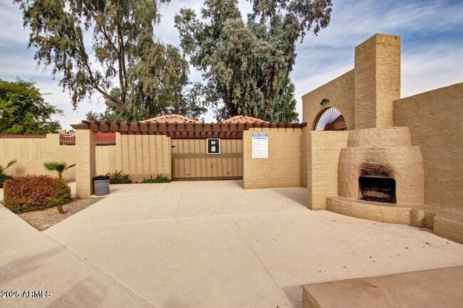 Building Photo - 4601 N 102nd Ave