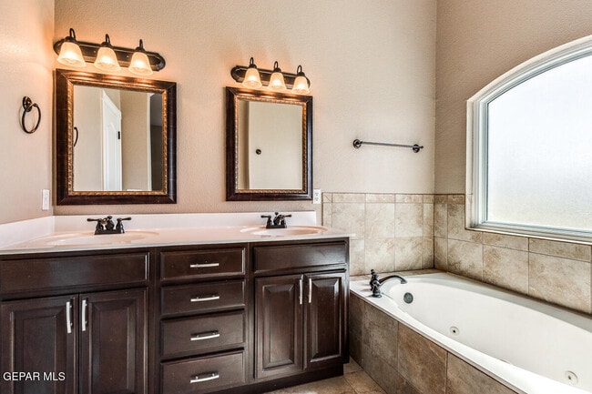 Building Photo - 3654 Almond Beach Dr