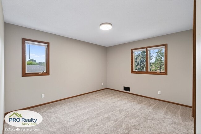 Building Photo - Recently Remodeled 4 Bedroom Home