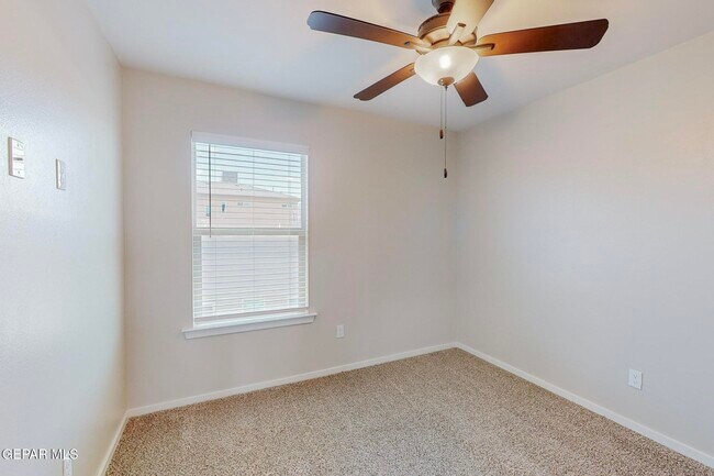 Building Photo - 516 Logwood Ave