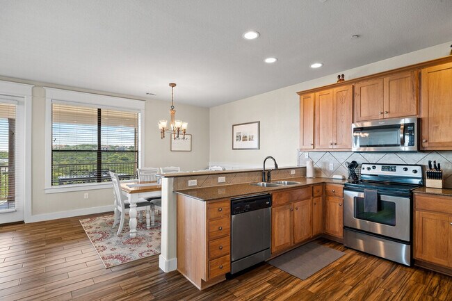 Building Photo - 18004 Edgewood Way