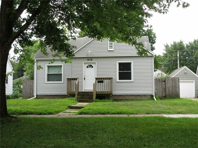 Primary Photo - 2 bedroom, 1 bath house