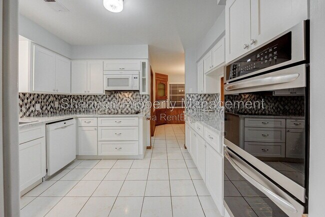 Building Photo - 5403 Clift Haven Dr