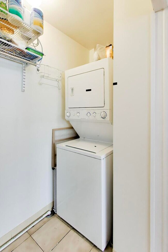 Building Photo - 1701 N Crilly Ct