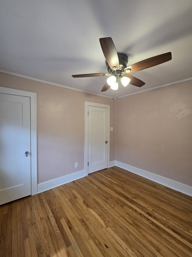 Building Photo - 1321 W Univ Ave