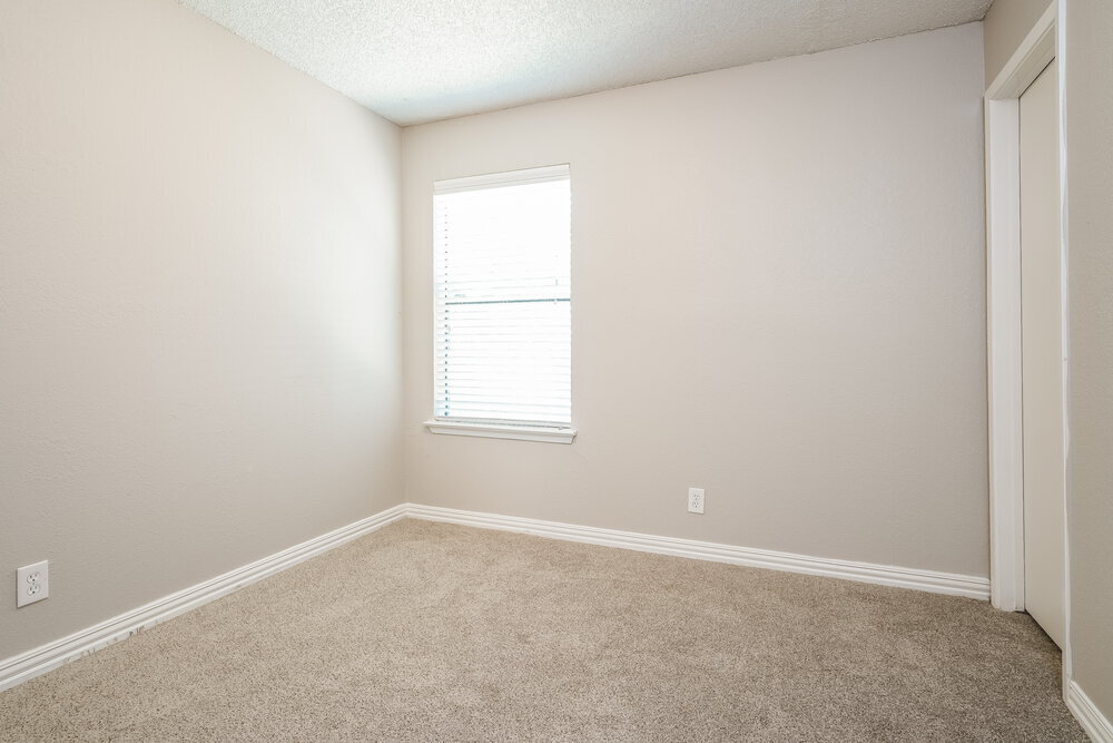 Building Photo - 505 Plainview Dr