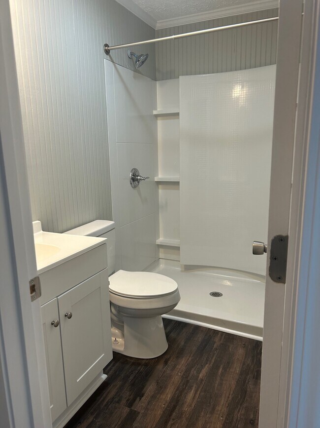 Building Photo - 604 16th Ave