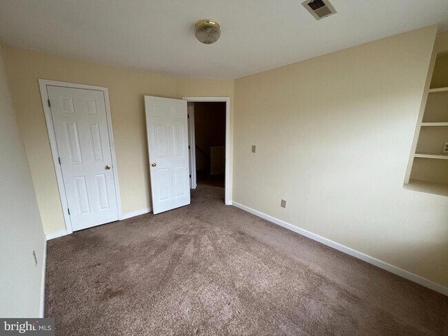 Building Photo - 401 Donelson Loop