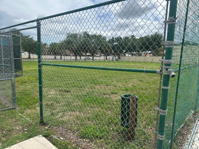 Building Photo - 9712 Hammocks Blvd