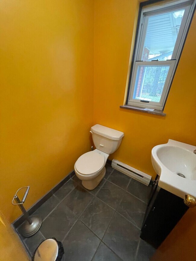 Building Photo - Beautiful 4 Bedroom, 2.5 Bathroom, 3000sq.ft Ranch! Pet Friendly!