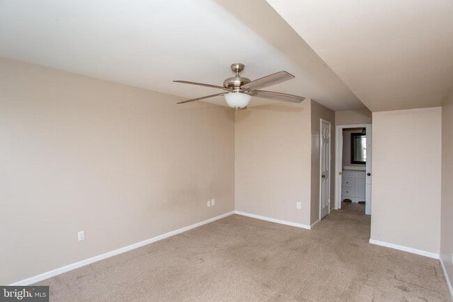 Building Photo - 10014 Beacon Hill Dr