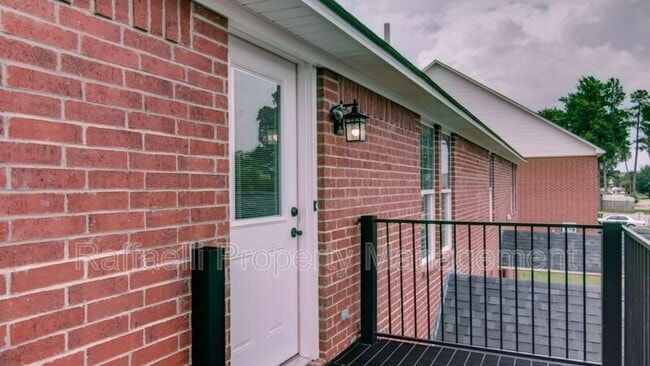 Building Photo - 2 Fernwood Dr