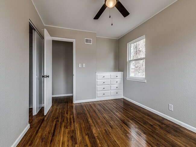 Building Photo - Newly remodeled home