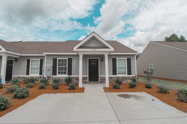 Building Photo - 420 Andover Dr