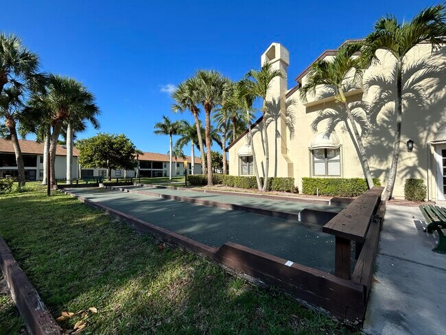 Building Photo - 3101 Lucerne Park Dr