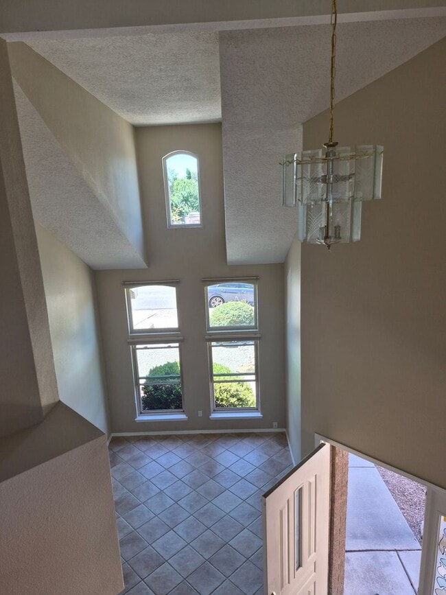 Building Photo - FIVE BEDROOMS GEM-NORTH EAST HEIGHTS