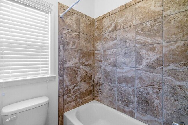 Building Photo - Stunning All-Brick Home in BridgeMill Community!