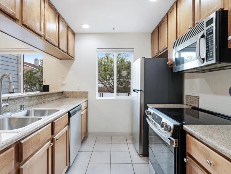 Building Photo - 41 Grandview Street