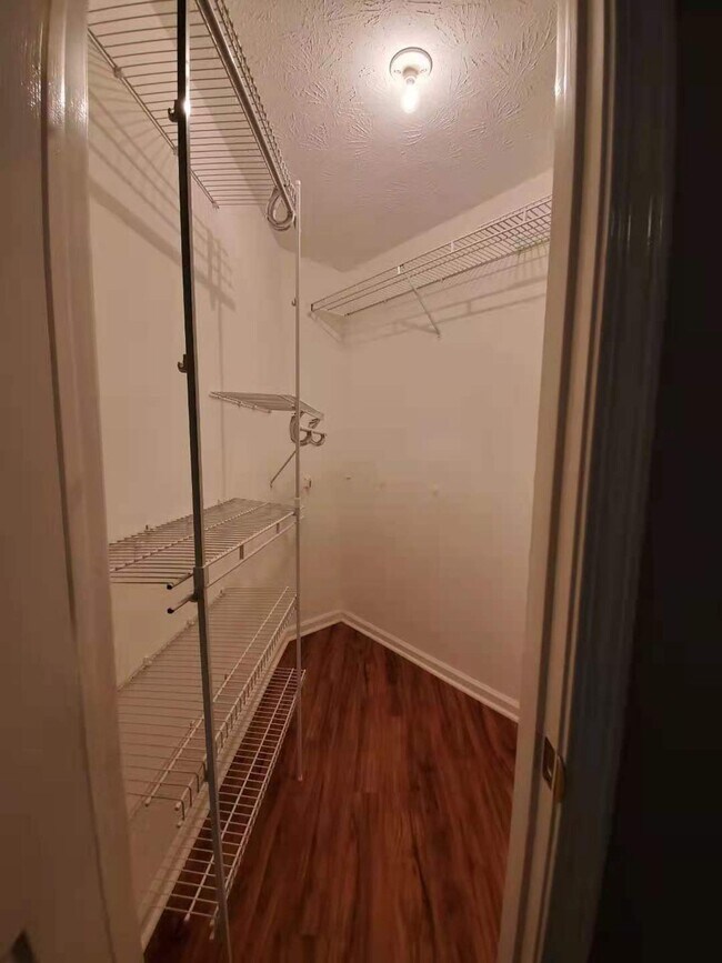 Building Photo - 2880 Highpoint Rd