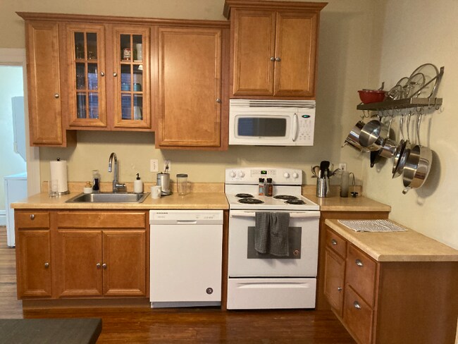 Building Photo - 3884 Juniata St