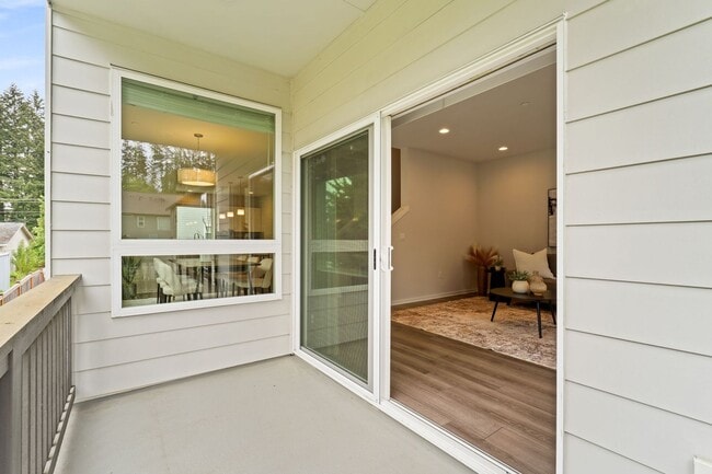 Building Photo - Like-New 4BR Corner Home w/ A/C, 2-Car Garage & Bonus Room